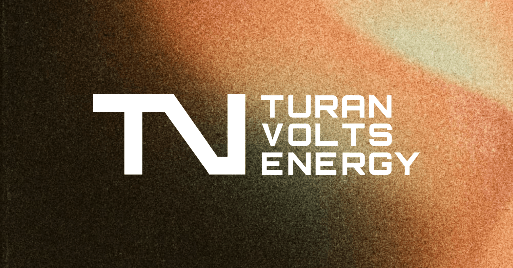 Логотип Turan Volts Energy на зернистом оранжевом градиенте